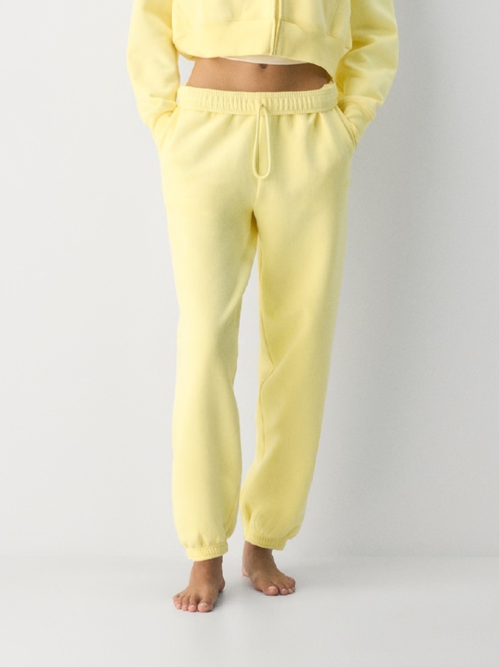 Aritzia
Cozy Sweatfleece Mega Jogger BNWT Lemonade Yellow Size S Regular fit